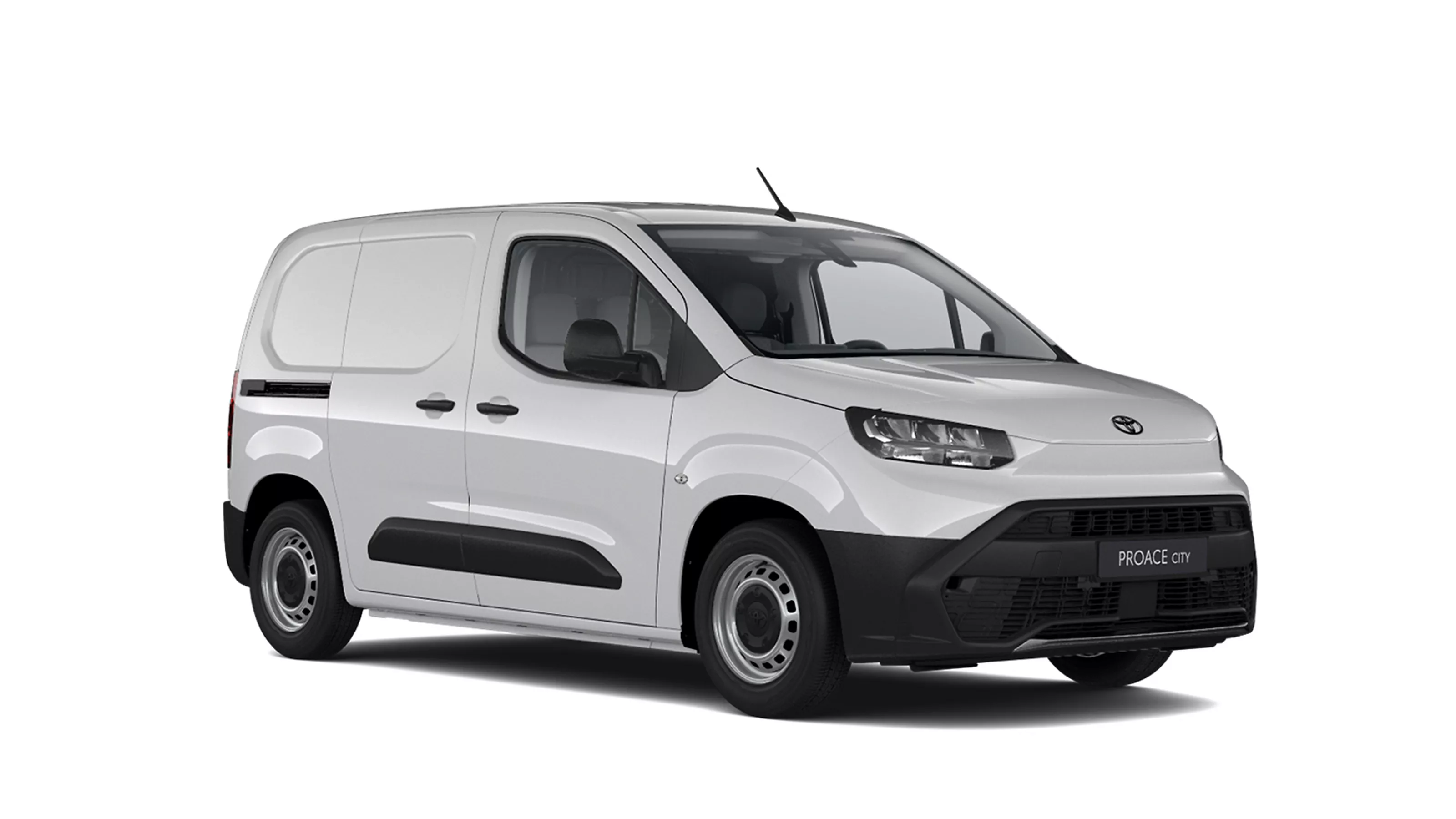 Weißer Toyota Proace City Duty steht schräg zur Kamera vor einem neutralen Hintergrund
