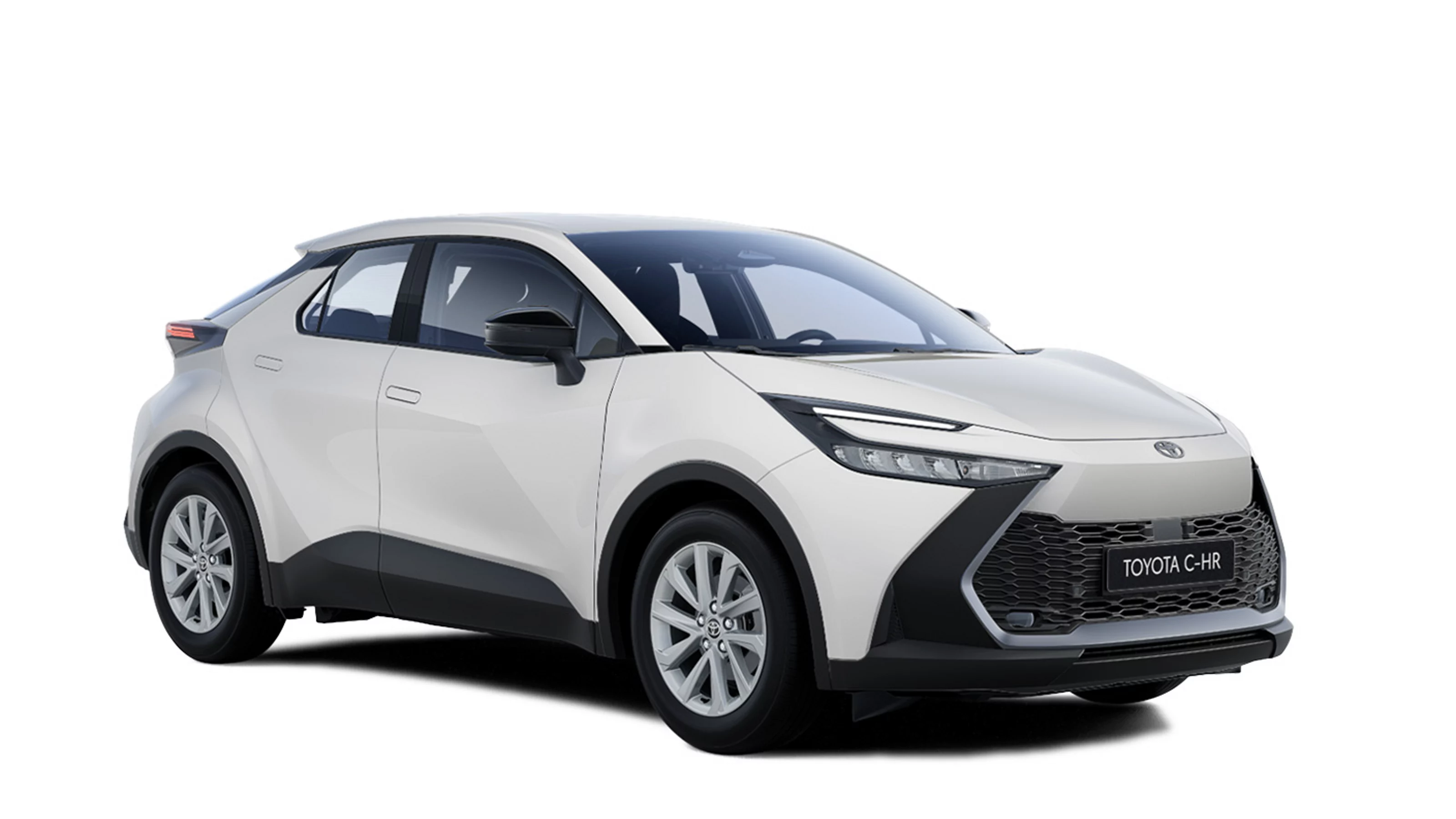Ein weißer Toyota C-HR Flow Hybrid in diagonaler Frontansicht vor einem weißen Hintergrund