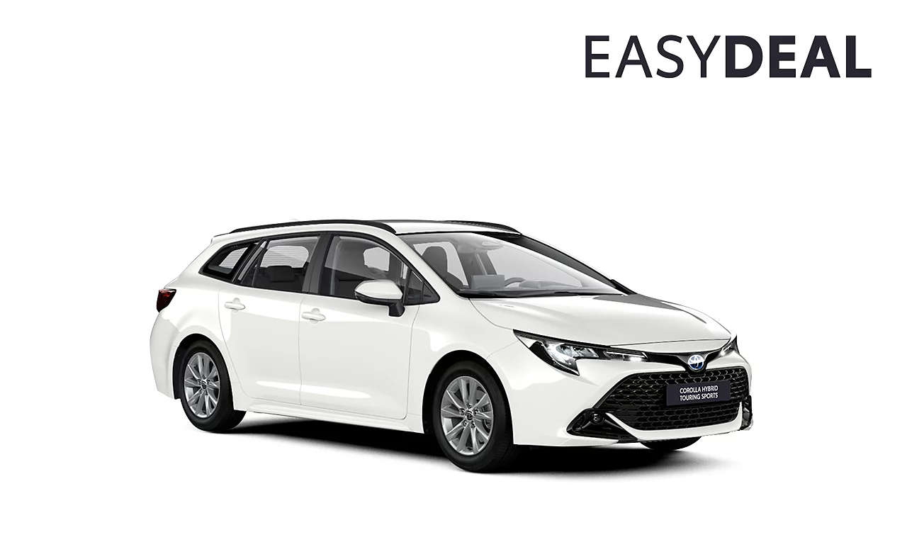 Ein weißer Toyota Corolla Touring Sports Comfort Hybrid in diagonaler Frontansicht vor einem weißen Hintergrund