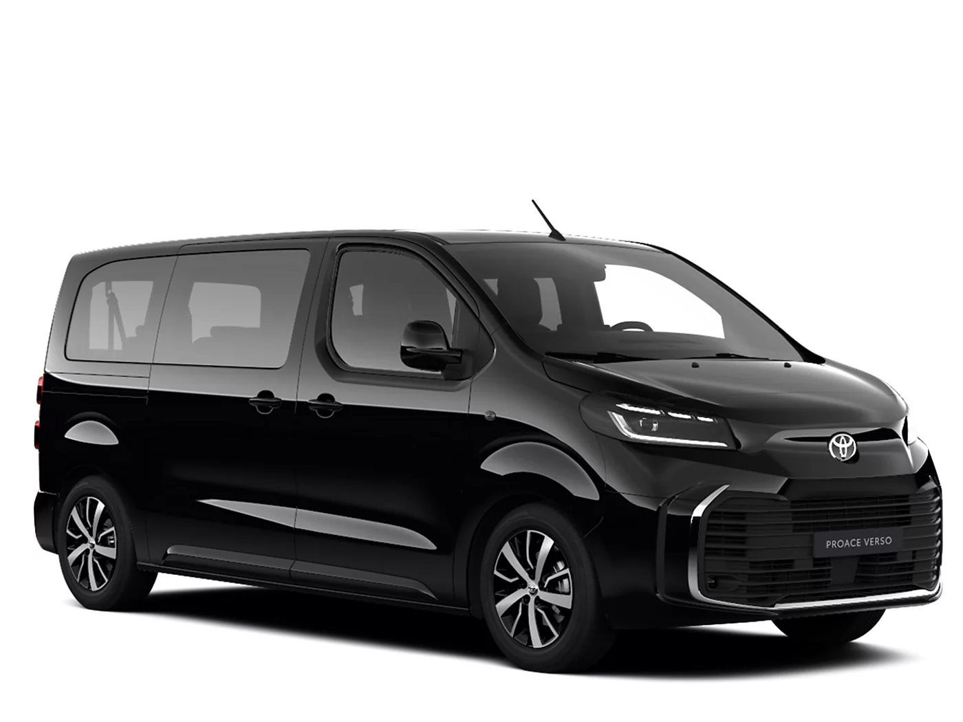 Schwarzer Toyota Proace Verso Team Deutschland steht diagonal zur Kamera.