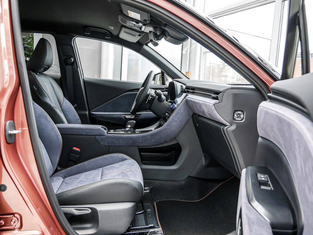 Fahrzeugansicht LEXUS LBX Cool - Bild 6