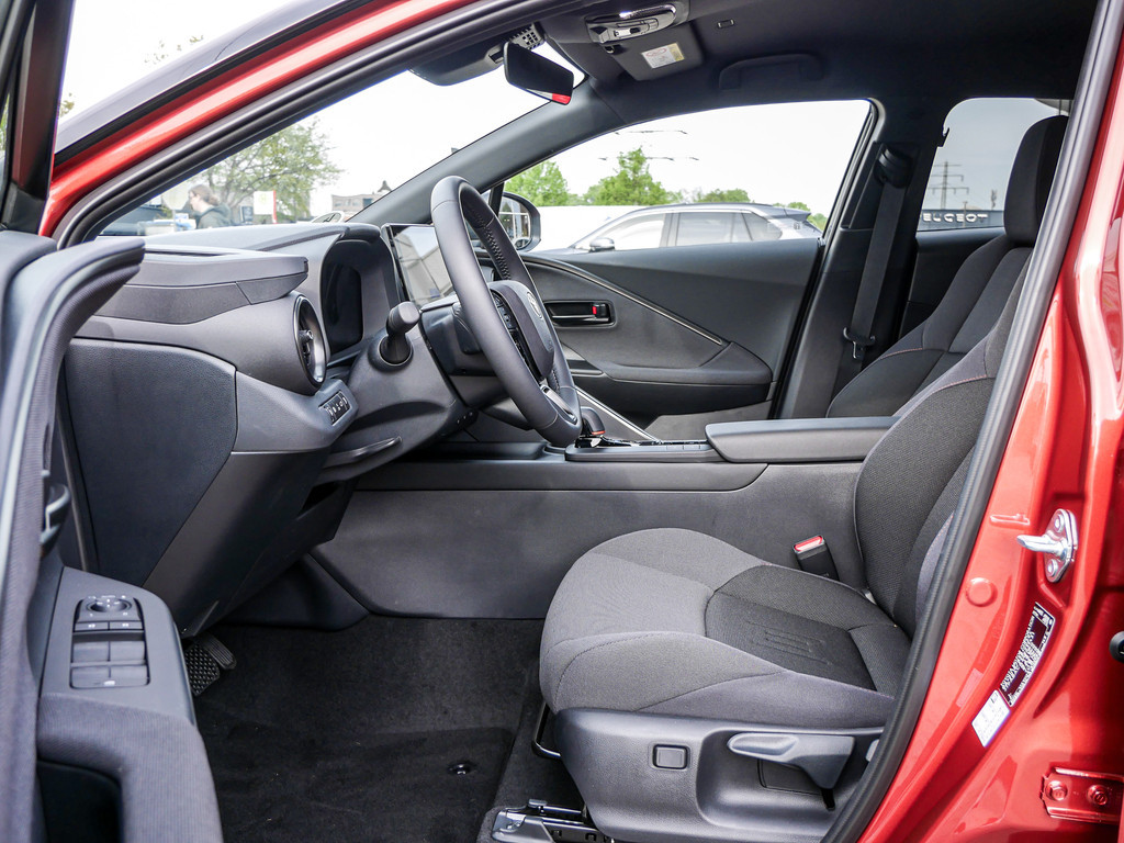 Fahrzeugansicht TOYOTA C-HR 2.0 Plug-In Hybrid Teamplayer - Bild 4