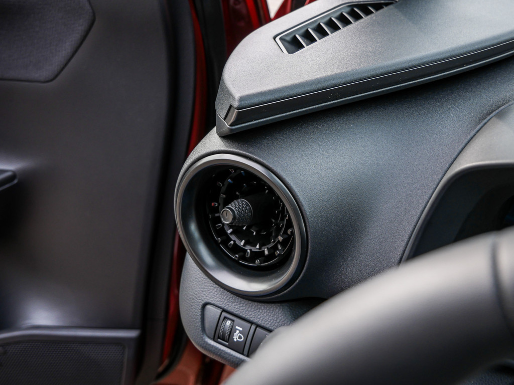 Fahrzeugansicht TOYOTA C-HR 2.0 Plug-In Hybrid Teamplayer - Bild 31