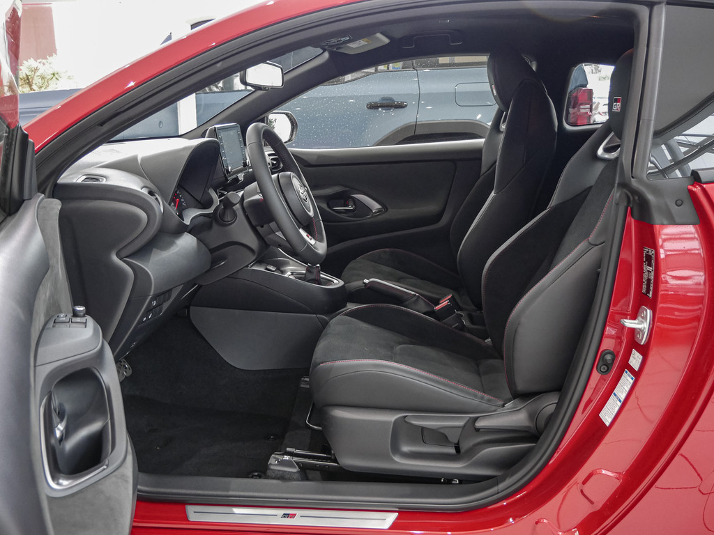 Fahrzeugansicht TOYOTA Yaris 1.6 GR Performance - Bild 6