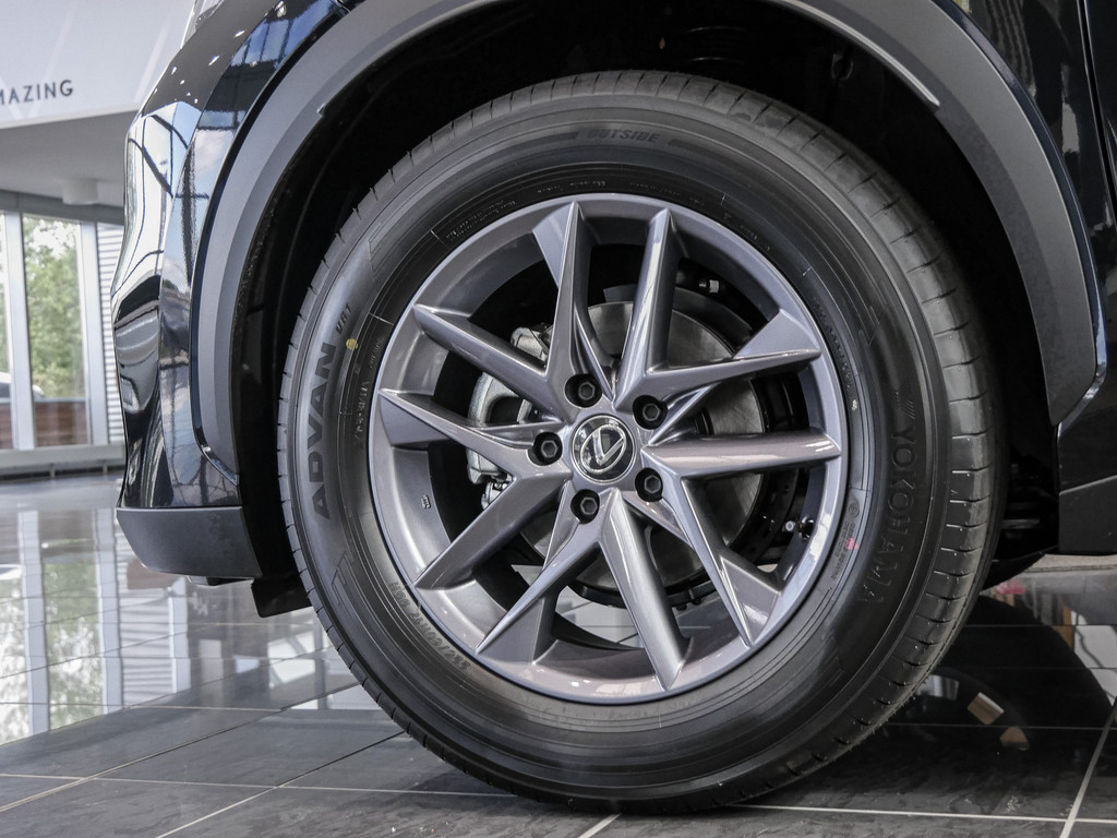 Fahrzeugansicht LEXUS LBX Base Komfort - Bild 32