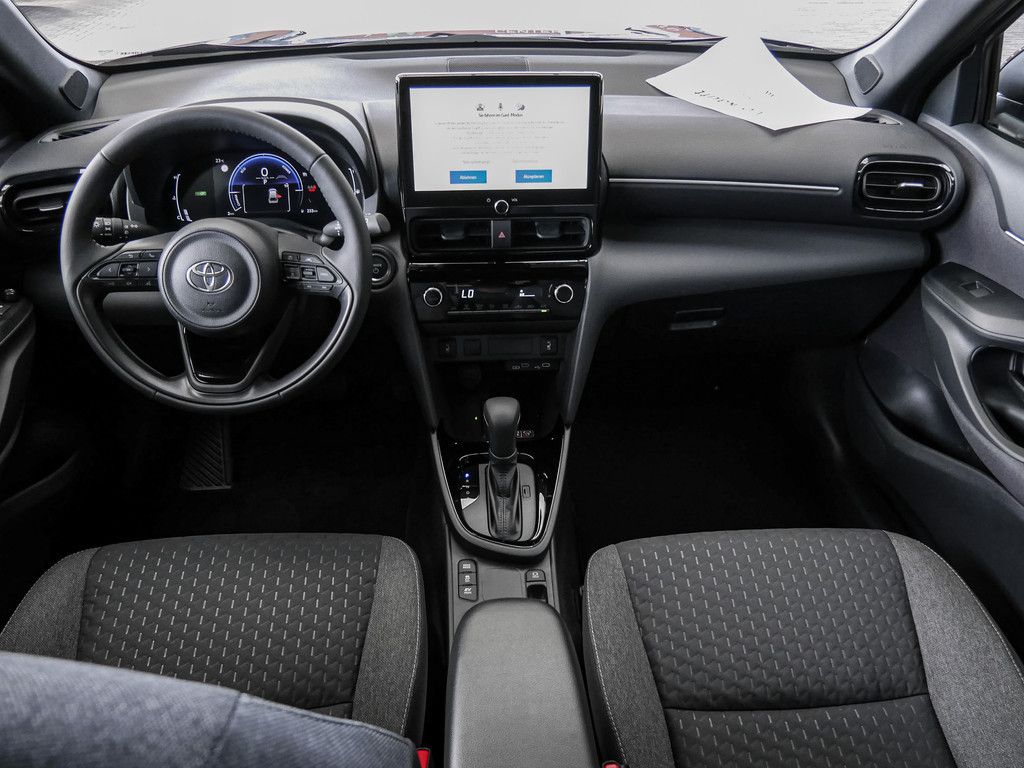 Fahrzeugansicht TOYOTA Yaris Cross 1.5 Hybrid FWD Teamplayer - Bild 9