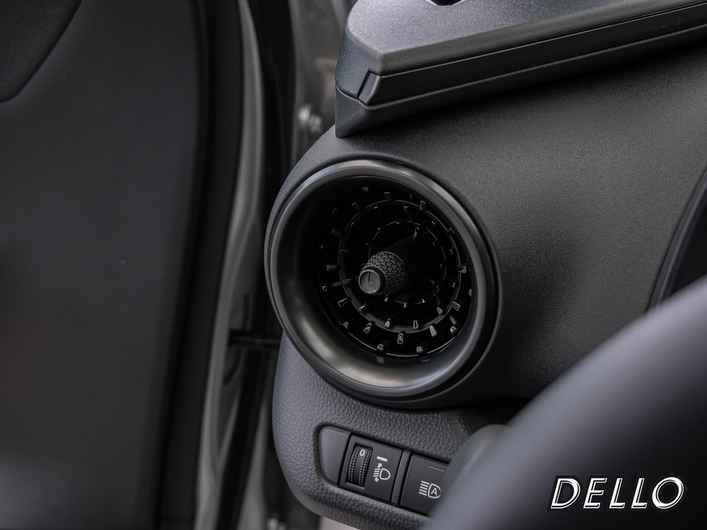 Fahrzeugansicht TOYOTA C-HR Plug-In Hybrid Teamplayer - Bild 32