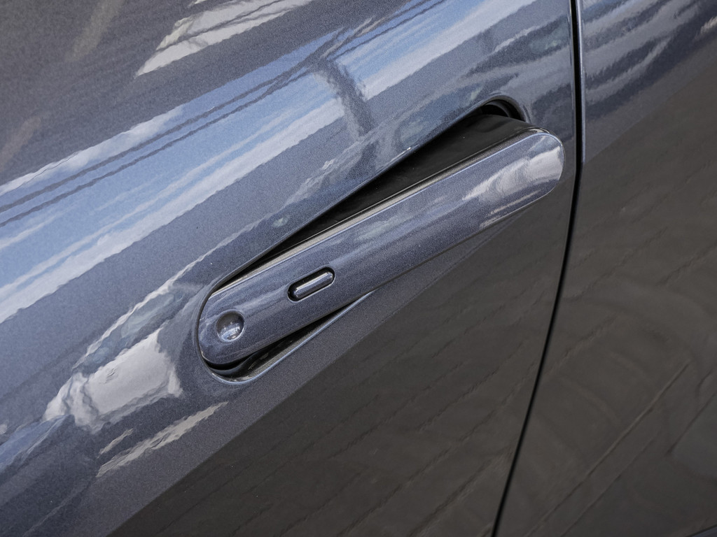 Fahrzeugansicht TOYOTA C-HR 2.0 Plug-In Hybrid Teamplayer - Bild 2