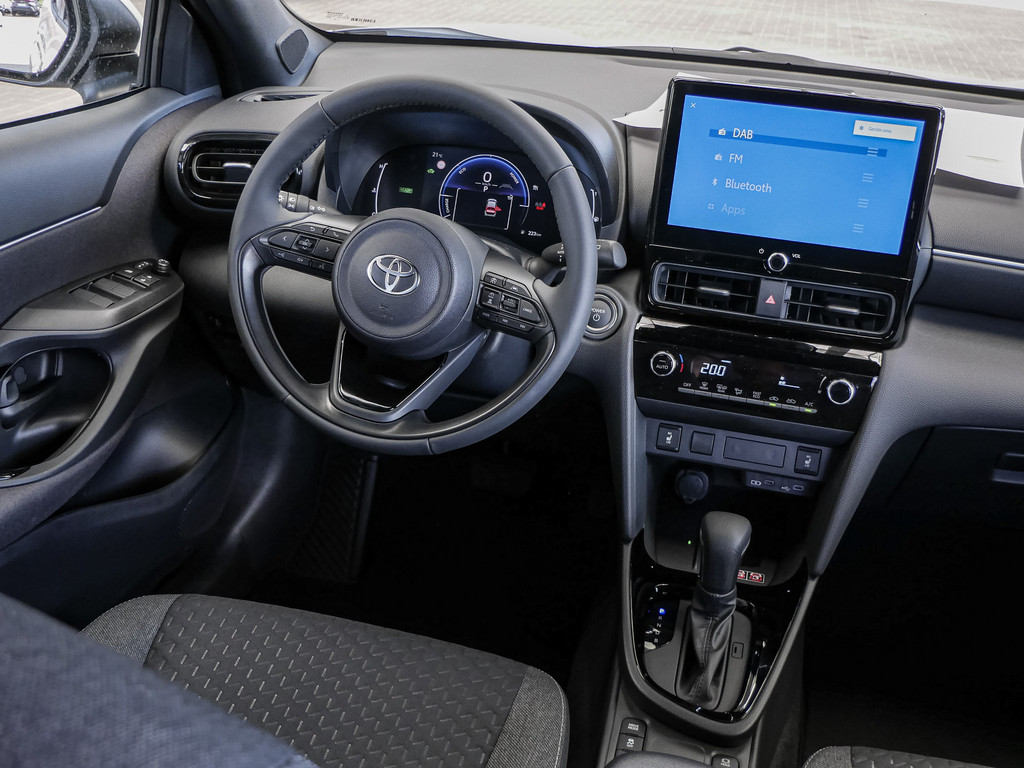 Fahrzeugansicht TOYOTA Yaris Cross 1.5 Hybrid FWD Teamplayer - Bild 9