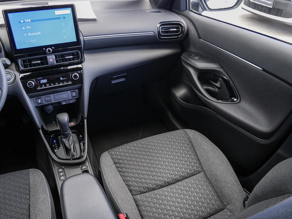 Fahrzeugansicht TOYOTA Yaris Cross 1.5 Hybrid FWD Teamplayer - Bild 10