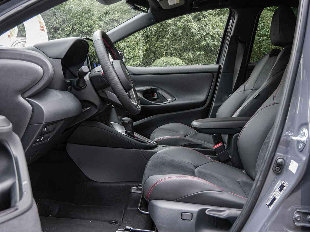 Fahrzeugansicht TOYOTA Yaris 1.5 Hybrid GR Sport - Bild 4