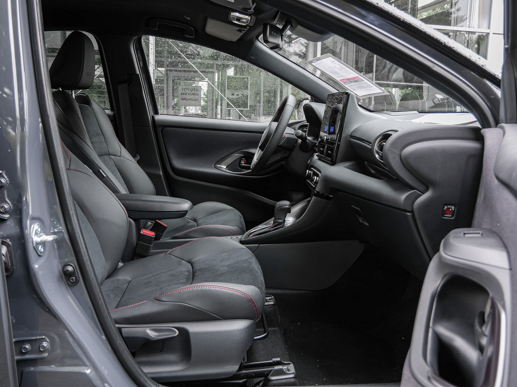 Fahrzeugansicht TOYOTA Yaris 1.5 Hybrid GR Sport - Bild 5