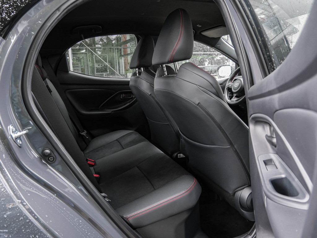 Fahrzeugansicht TOYOTA Yaris 1.5 Hybrid GR Sport - Bild 6