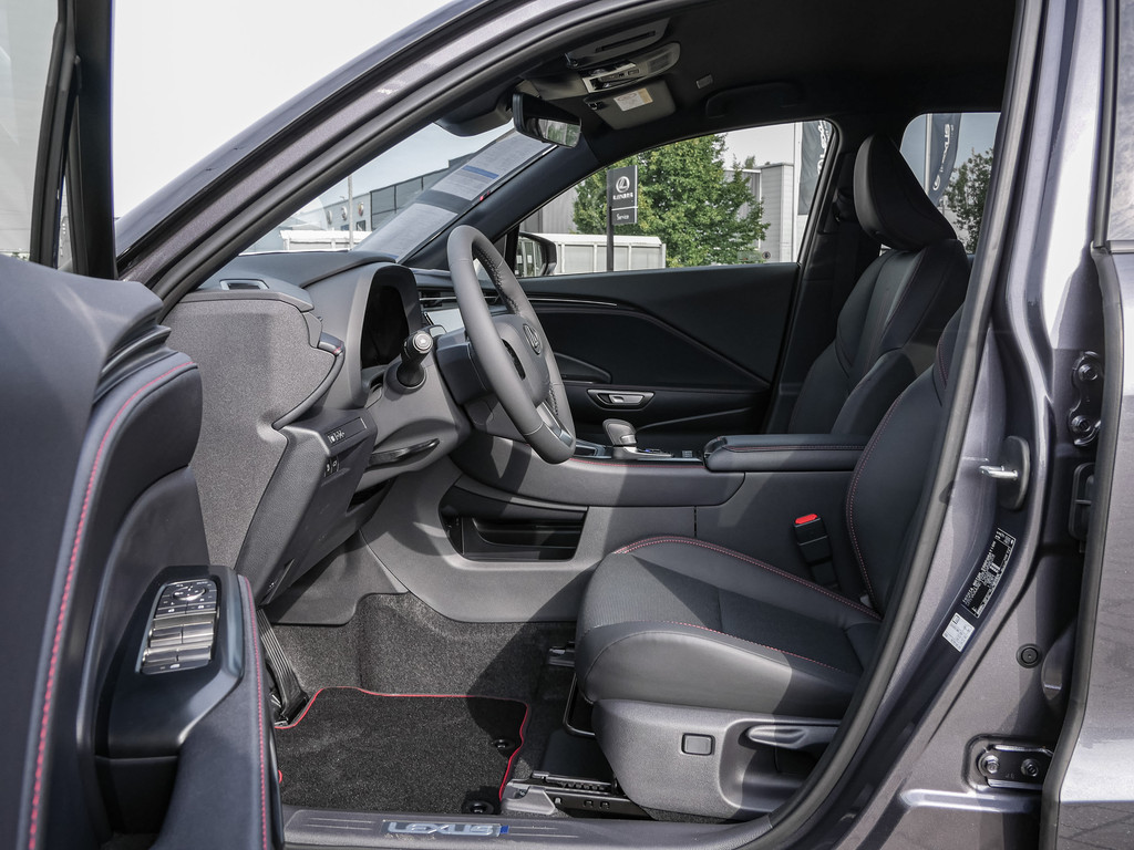 Fahrzeugansicht LEXUS LBX Emotion Safe & Sound - Bild 4