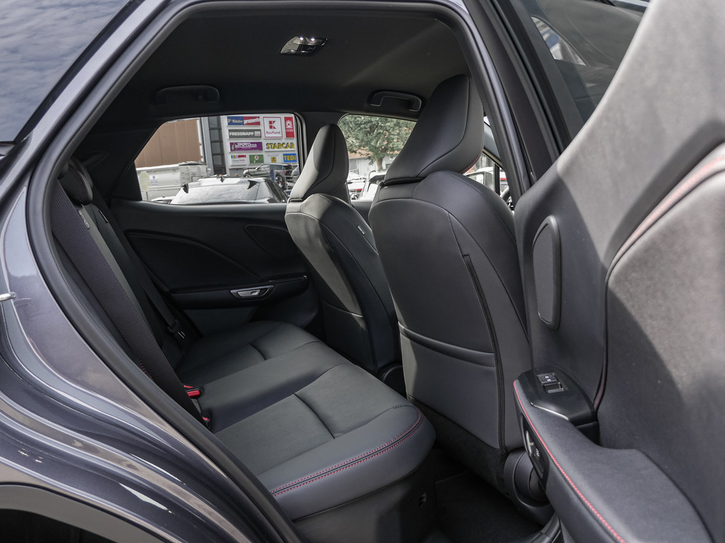 Fahrzeugansicht LEXUS LBX Emotion Safe & Sound - Bild 6