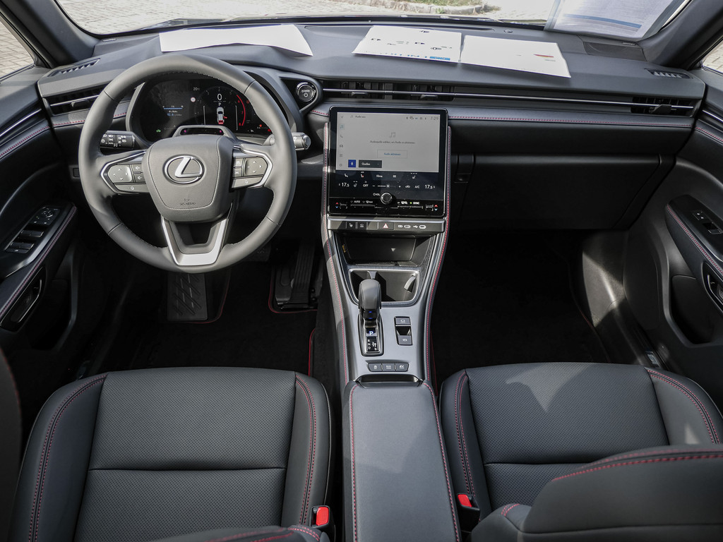 Fahrzeugansicht LEXUS LBX Emotion Safe & Sound - Bild 7