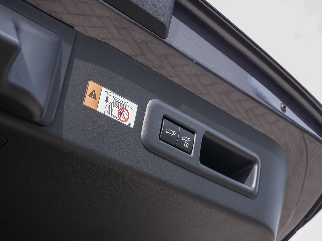 Fahrzeugansicht LEXUS LBX Emotion Safe & Sound - Bild 13