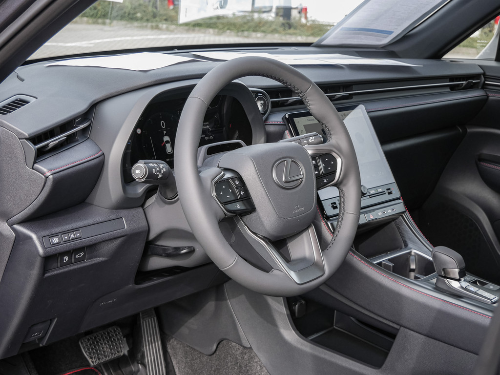 Fahrzeugansicht LEXUS LBX Emotion Safe & Sound - Bild 32