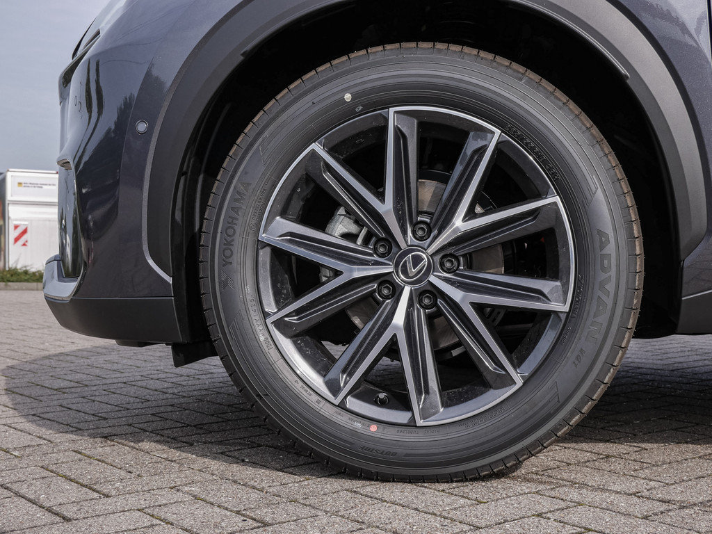 Fahrzeugansicht LEXUS LBX Emotion Safe & Sound - Bild 40