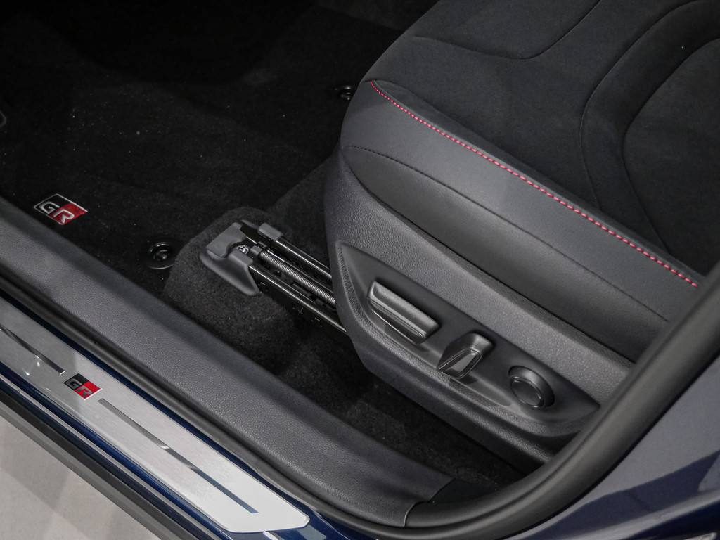 Fahrzeugansicht TOYOTA C-HR 2.0 Plug-In Hybrid GR Sport - Bild 35