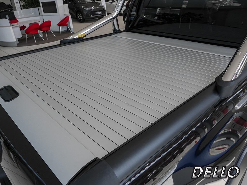 Fahrzeugansicht TOYOTA Hilux 2.8 Double Cab Invincible 4x4 - Bild 3