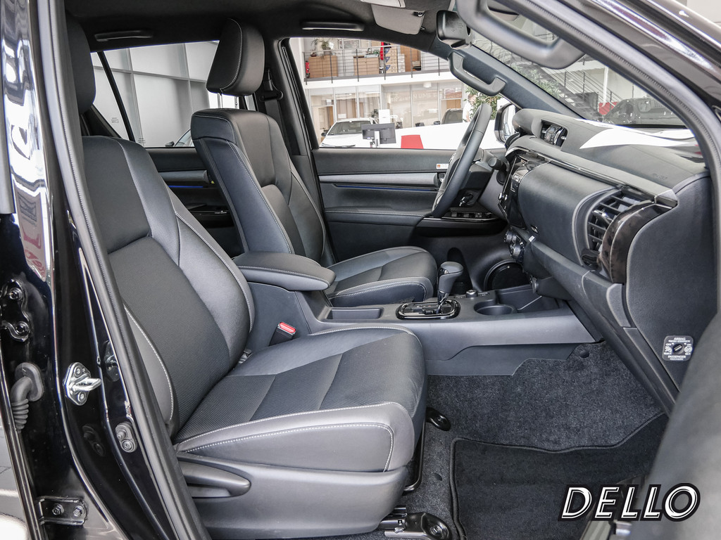 Fahrzeugansicht TOYOTA Hilux 2.8 Double Cab Invincible 4x4 - Bild 7