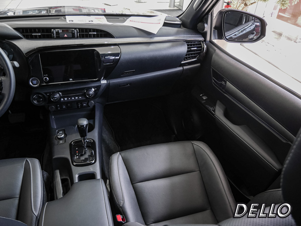 Fahrzeugansicht TOYOTA Hilux 2.8 Double Cab Invincible 4x4 - Bild 11