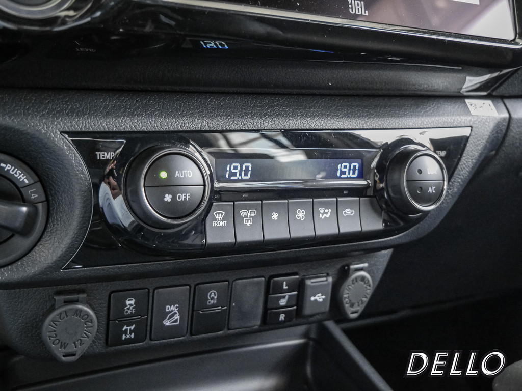 Fahrzeugansicht TOYOTA Hilux 2.8 Double Cab Invincible 4x4 - Bild 21