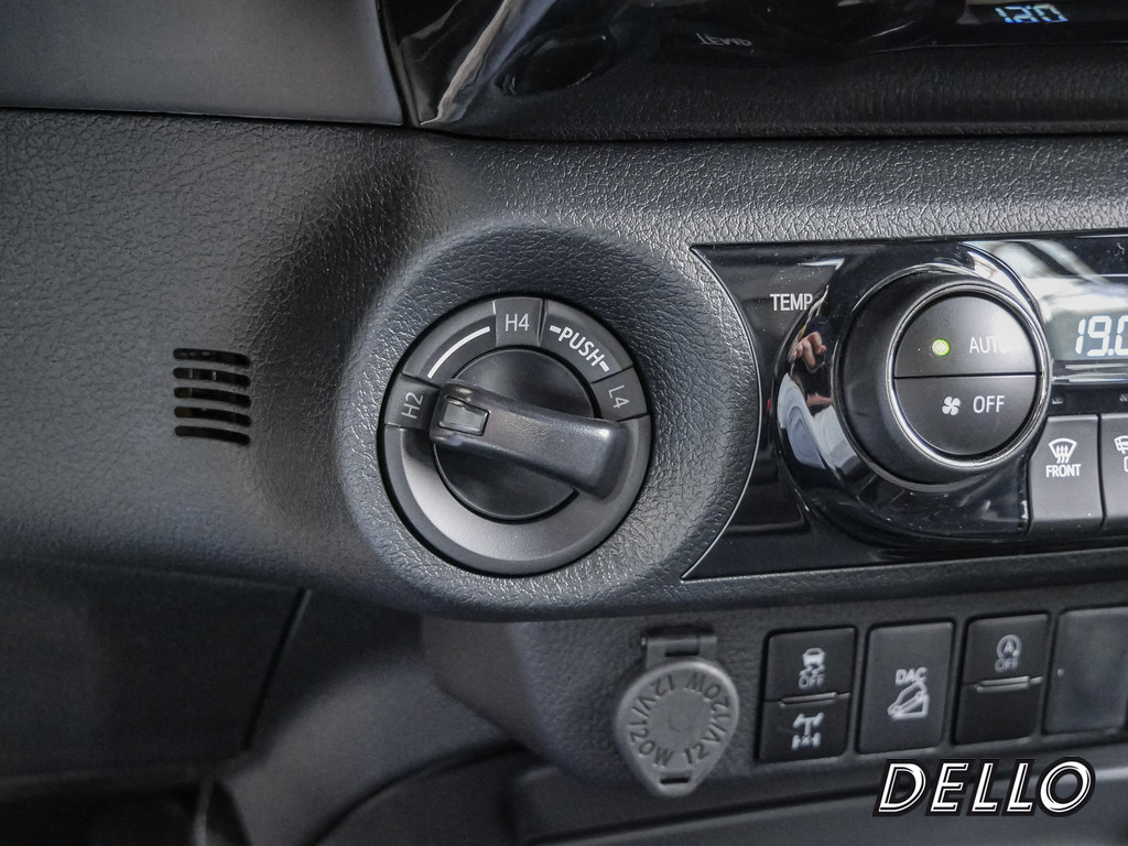 Fahrzeugansicht TOYOTA Hilux 2.8 Double Cab Invincible 4x4 - Bild 22