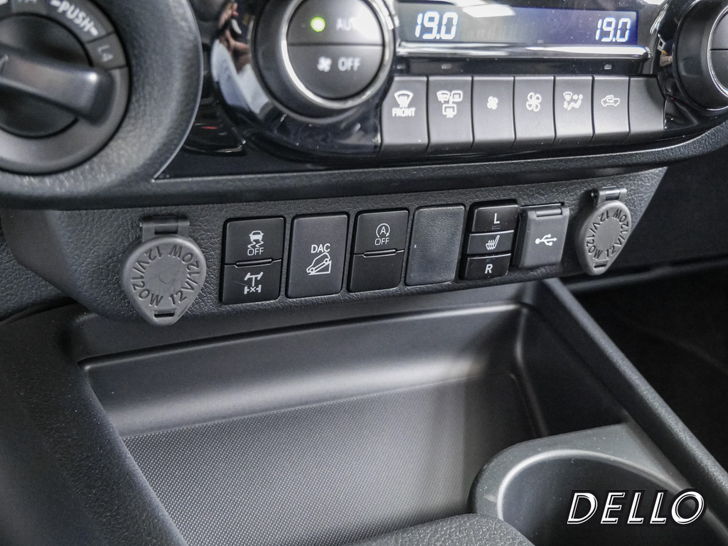 Fahrzeugansicht TOYOTA Hilux 2.8 Double Cab Invincible 4x4 - Bild 24