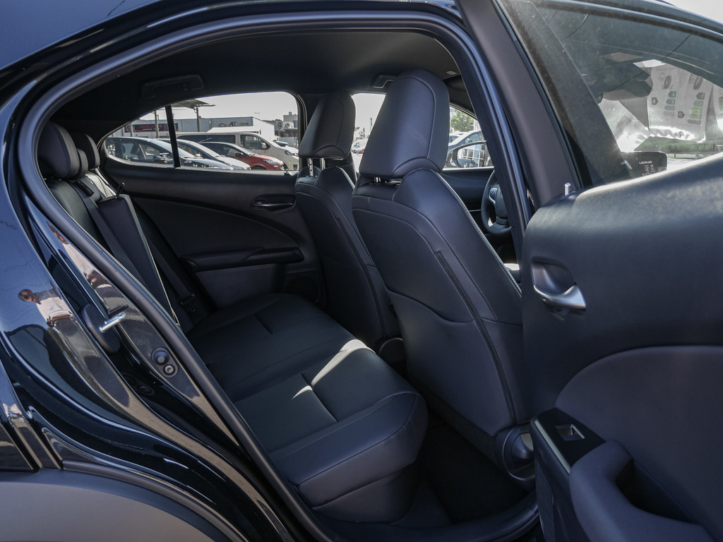 Fahrzeugansicht LEXUS UX 300h F-Sport Design - Bild 5