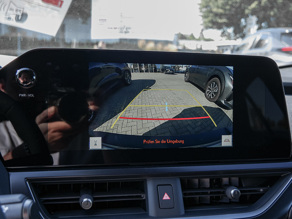 Fahrzeugansicht LEXUS UX 300h F-Sport Design - Bild 15