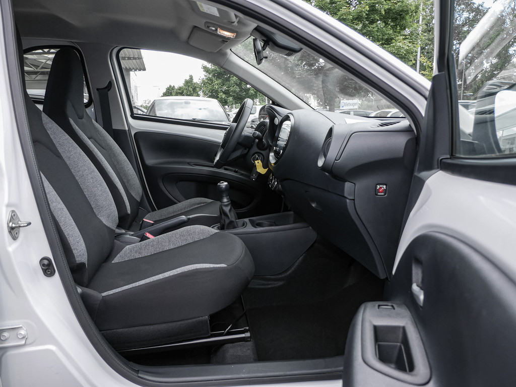 Fahrzeugansicht TOYOTA Aygo X 1.0 Play - Bild 2