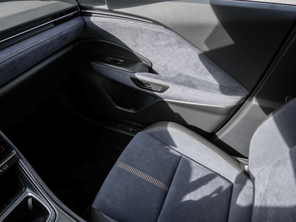 Fahrzeugansicht LEXUS LBX Cool - Bild 17