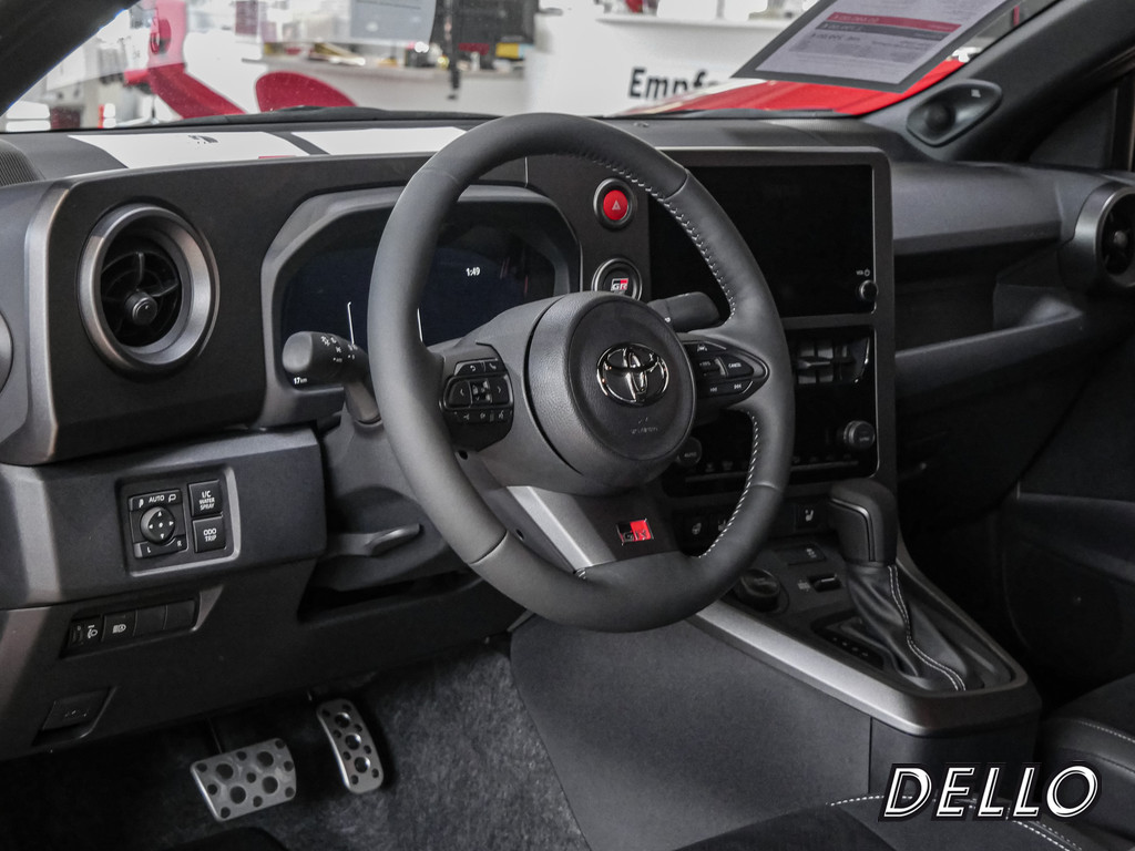 Fahrzeugansicht TOYOTA Yaris 1.6 GR - Bild 29