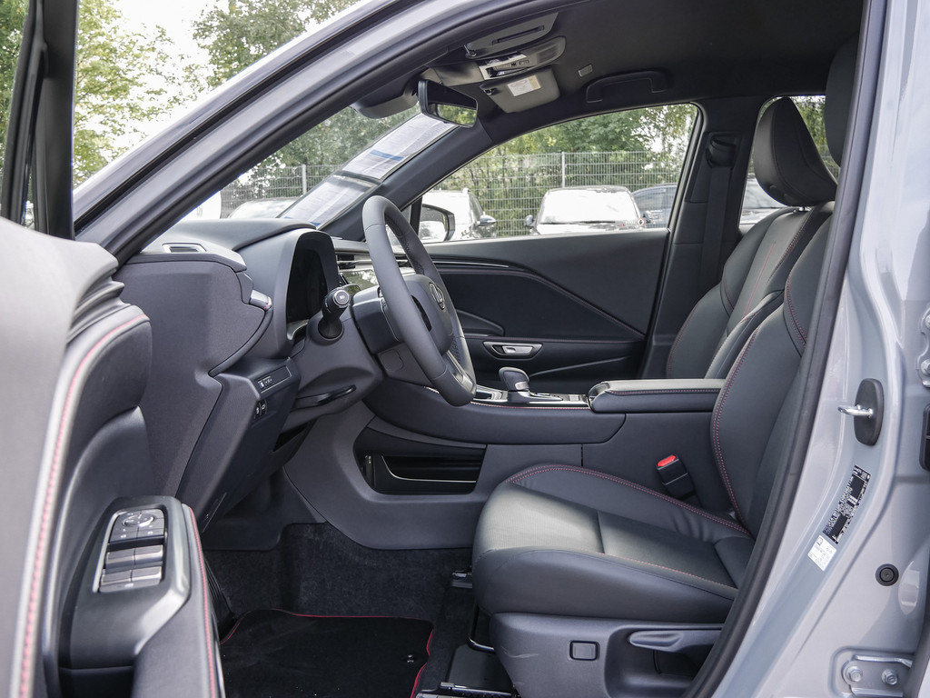 Fahrzeugansicht LEXUS LBX Emotion - Bild 4