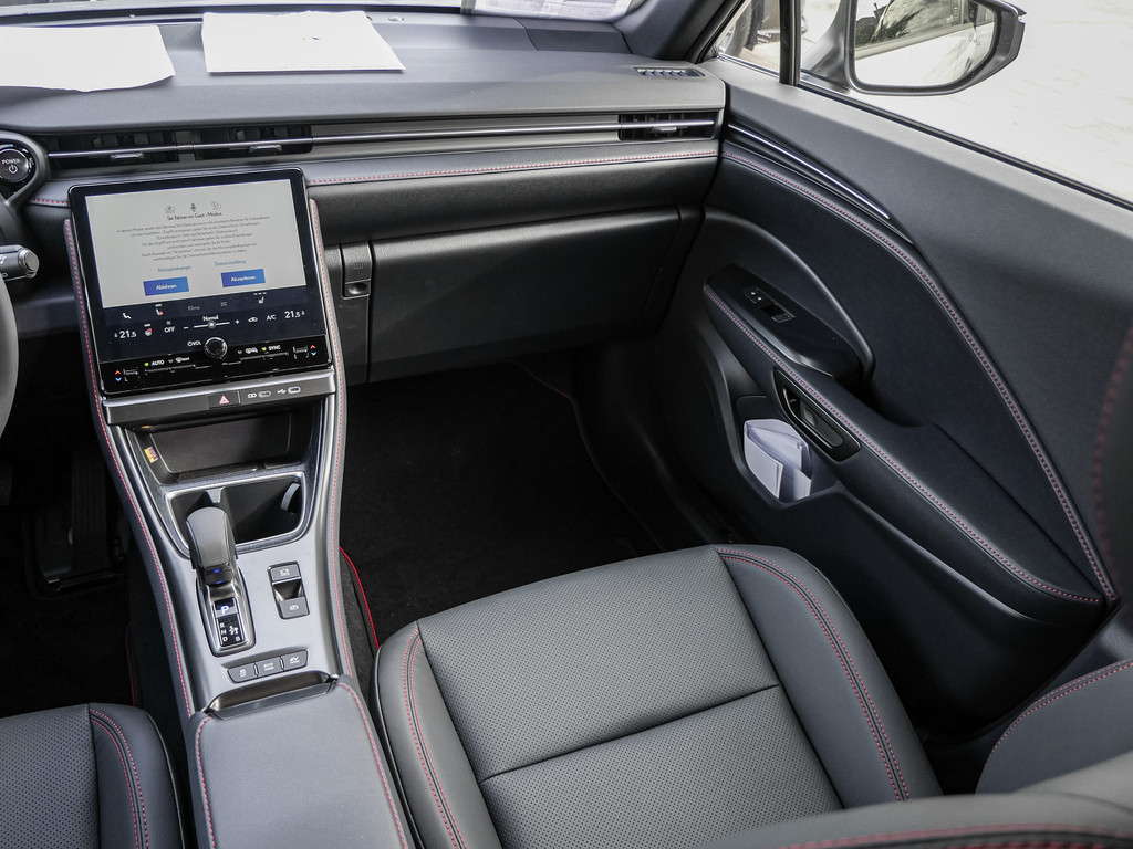 Fahrzeugansicht LEXUS LBX Emotion - Bild 9