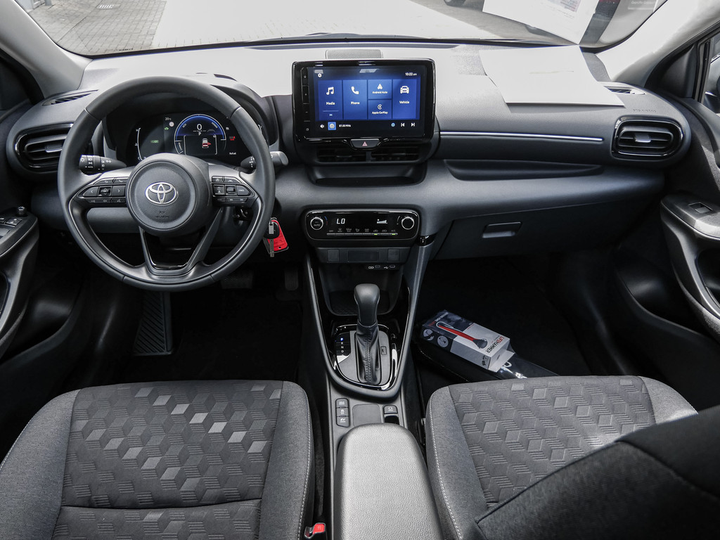 Fahrzeugansicht TOYOTA Yaris 1.5 Hybrid Teamplayer - Bild 4