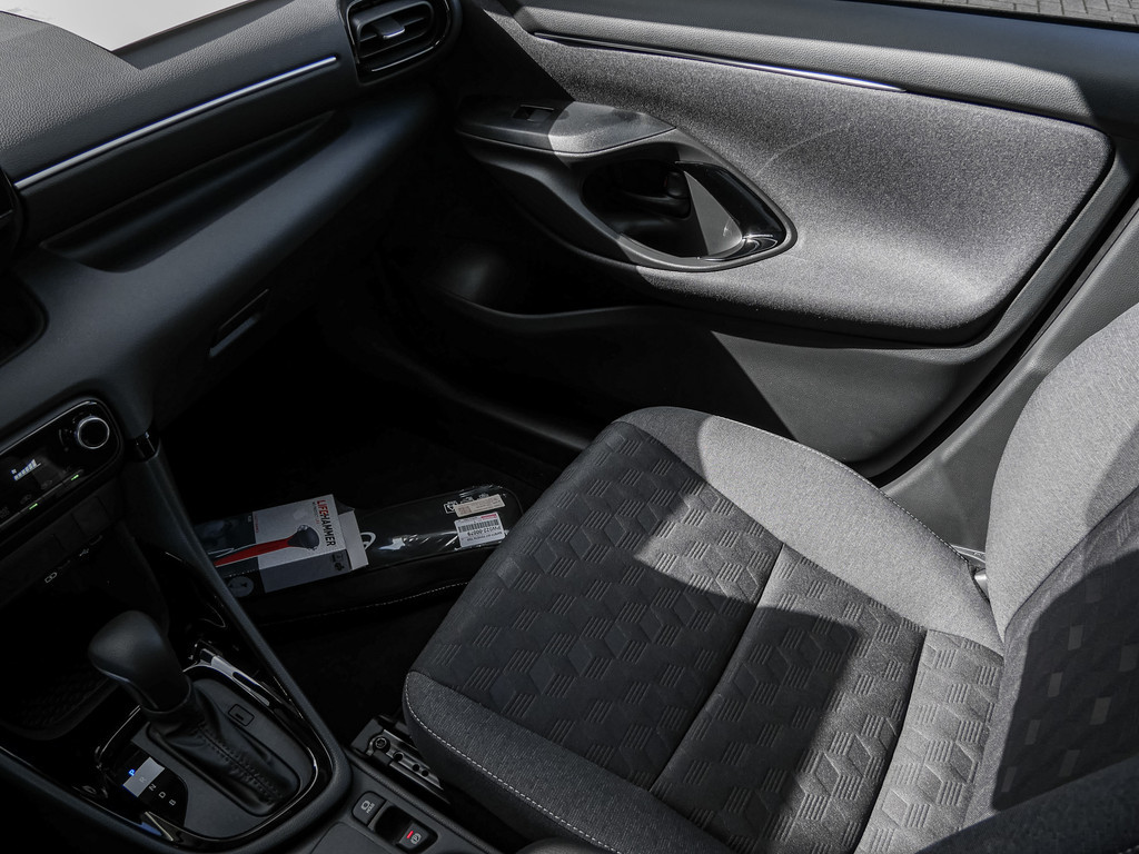 Fahrzeugansicht TOYOTA Yaris 1.5 Hybrid Teamplayer - Bild 17