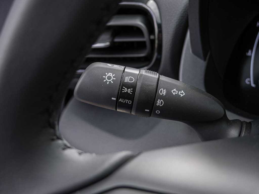 Fahrzeugansicht TOYOTA Yaris 1.5 Hybrid Teamplayer - Bild 20