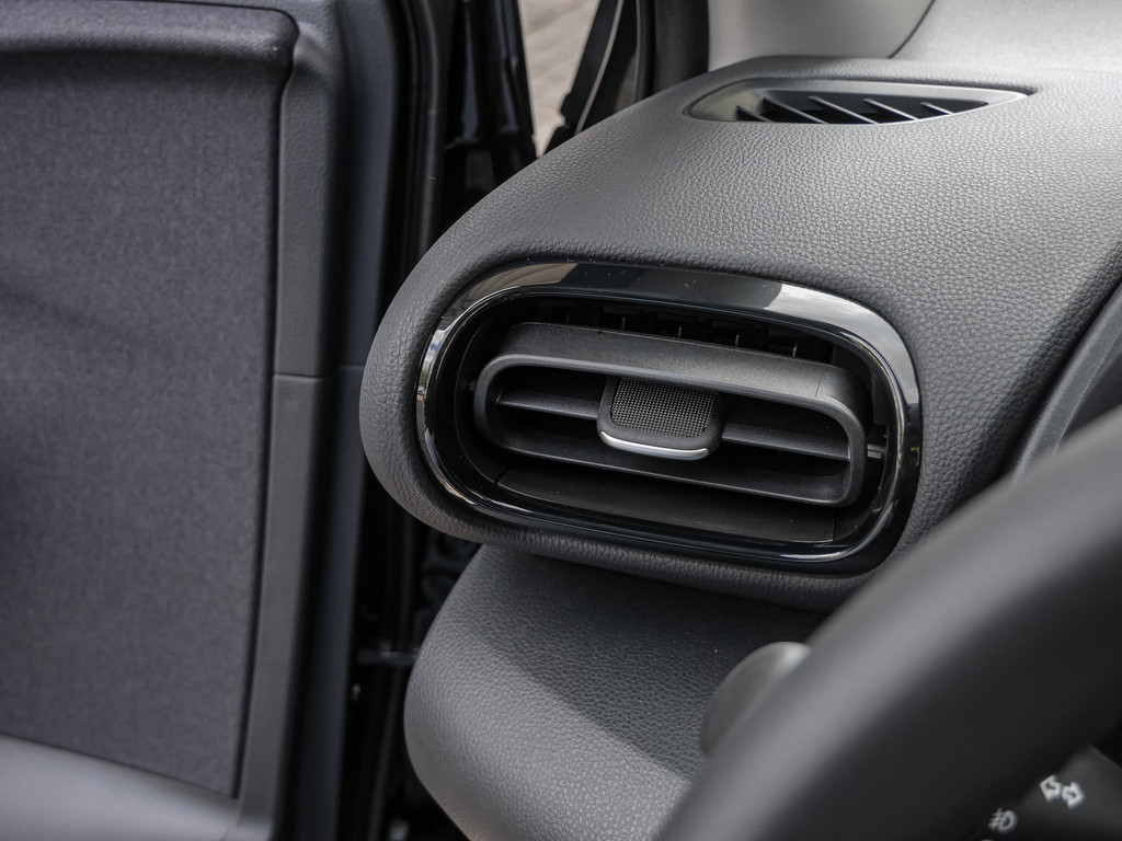 Fahrzeugansicht TOYOTA Yaris 1.5 Hybrid Teamplayer - Bild 25