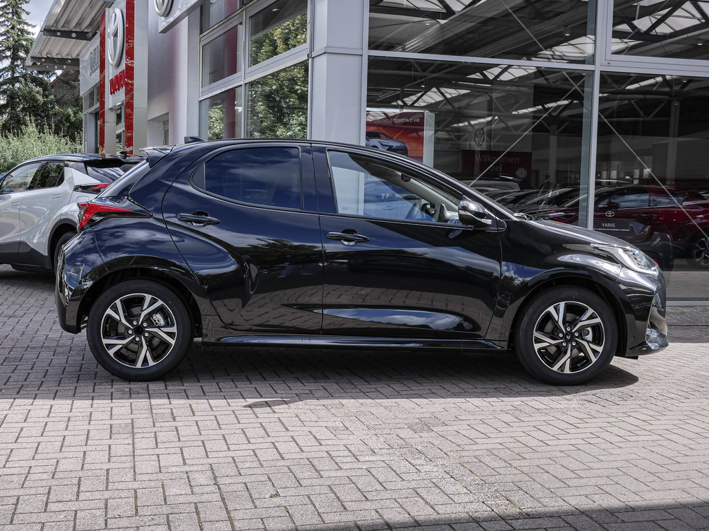 Fahrzeugansicht TOYOTA Yaris 1.5 Hybrid Teamplayer - Bild 31