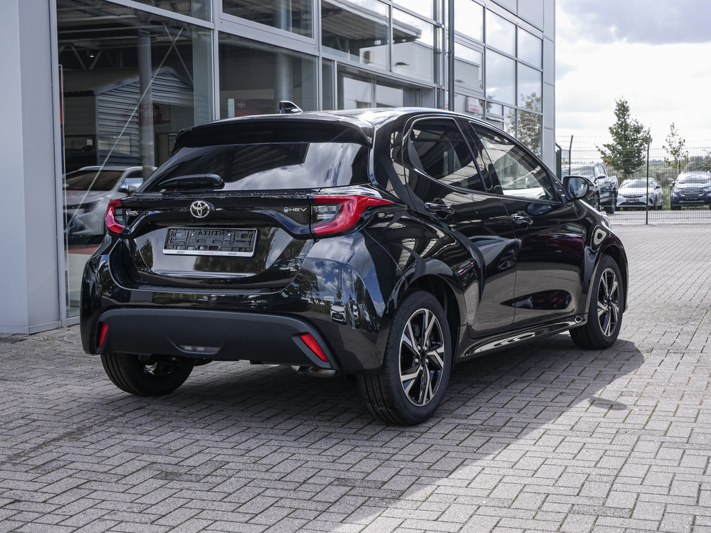 Fahrzeugansicht TOYOTA Yaris 1.5 Hybrid Teamplayer - Bild 32