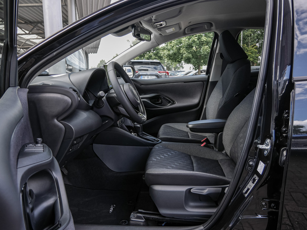 Fahrzeugansicht TOYOTA Yaris 1.5 Hybrid Teamplayer - Bild 36