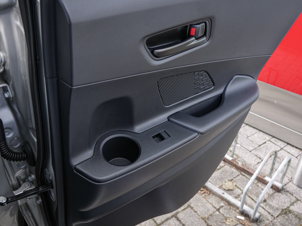 Fahrzeugansicht TOYOTA C-HR 1.8 Hybrid FWD Team Deutschland - Bild 9