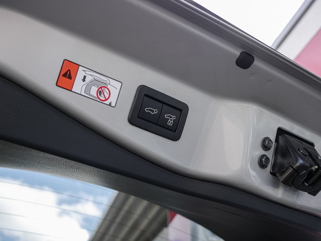 Fahrzeugansicht TOYOTA C-HR 1.8 Hybrid FWD Team Deutschland - Bild 11