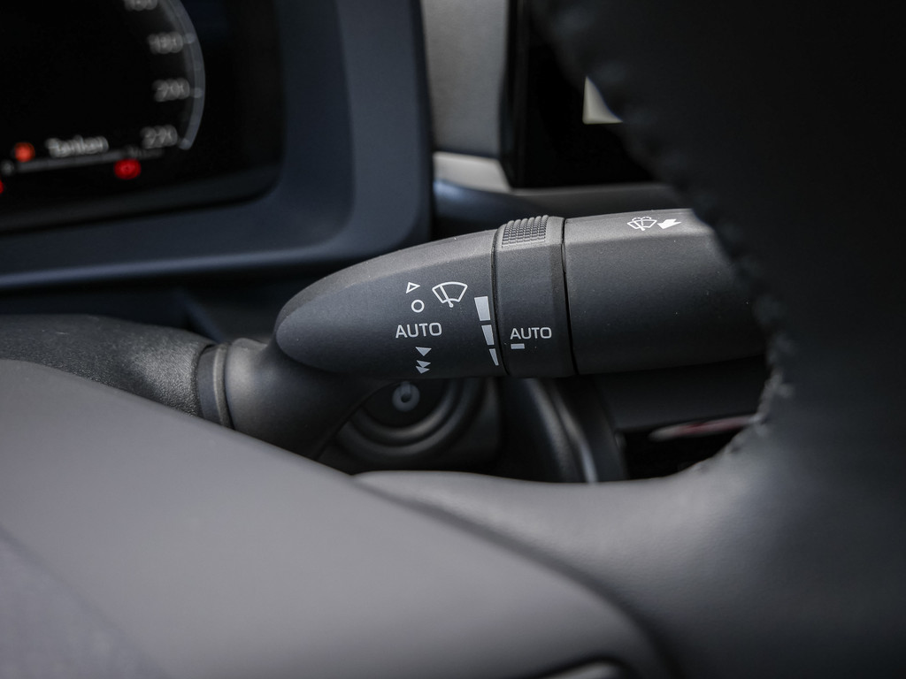 Fahrzeugansicht TOYOTA C-HR 1.8 Hybrid FWD Team Deutschland - Bild 25