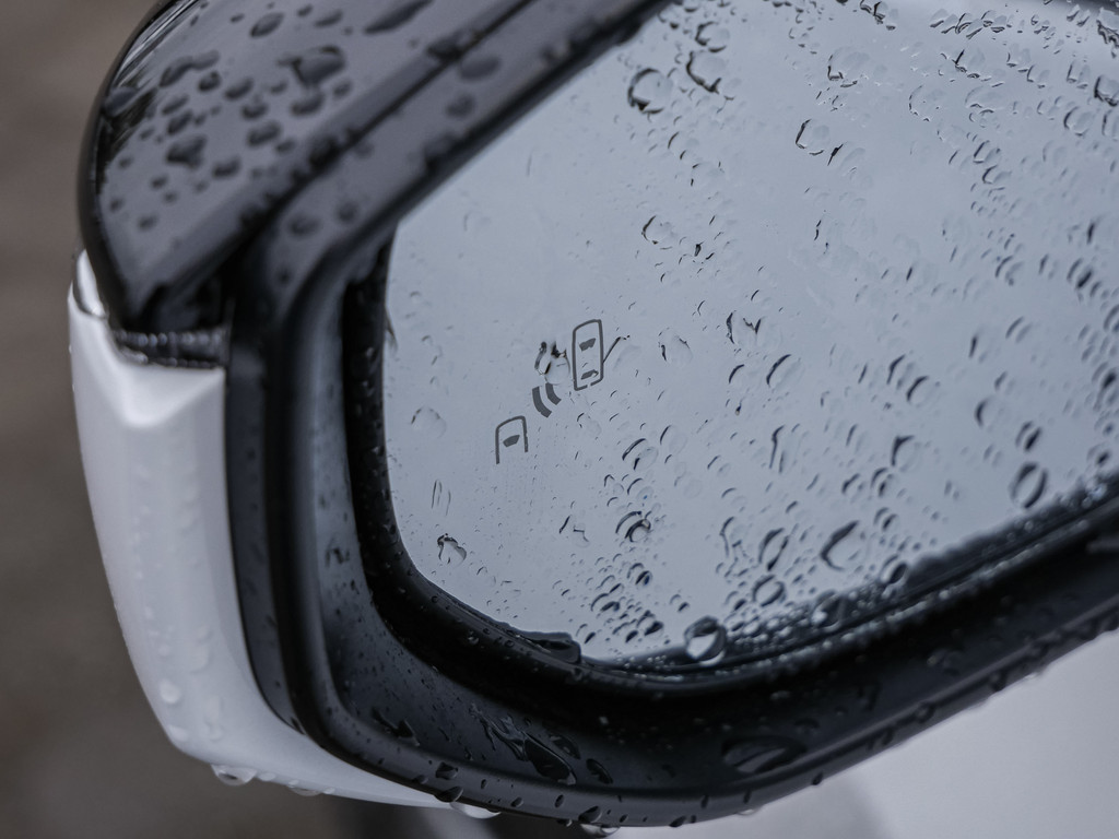 Fahrzeugansicht LEXUS UX 300 h F Sport Design - Bild 2