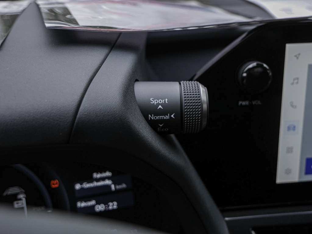 Fahrzeugansicht LEXUS UX 300 h F Sport Design - Bild 26