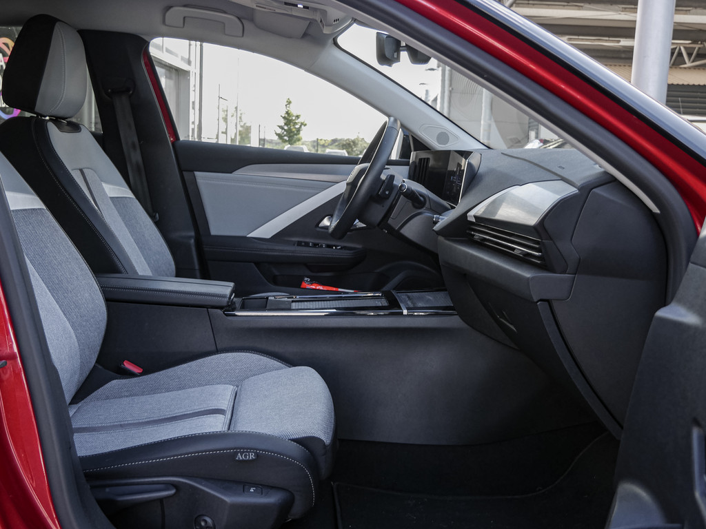 Fahrzeugansicht OPEL Astra Plug-in Hybrid Elegance - Bild 3